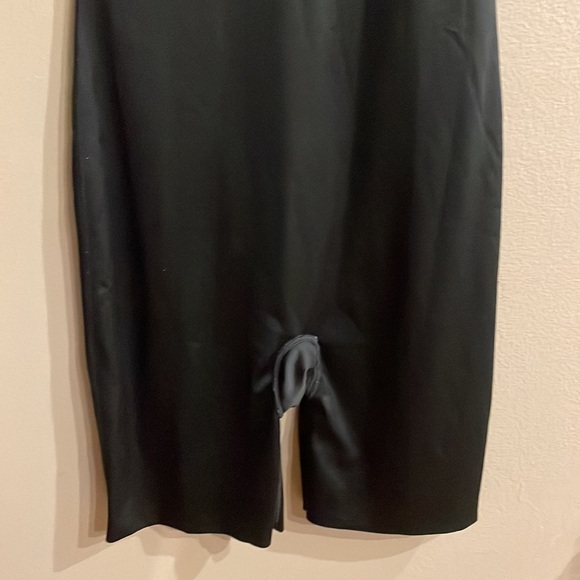 SPANX by Sara Blakey tank SHAPER BODYSUIT mid thigh BLACK Large - Picture 3 of 9
